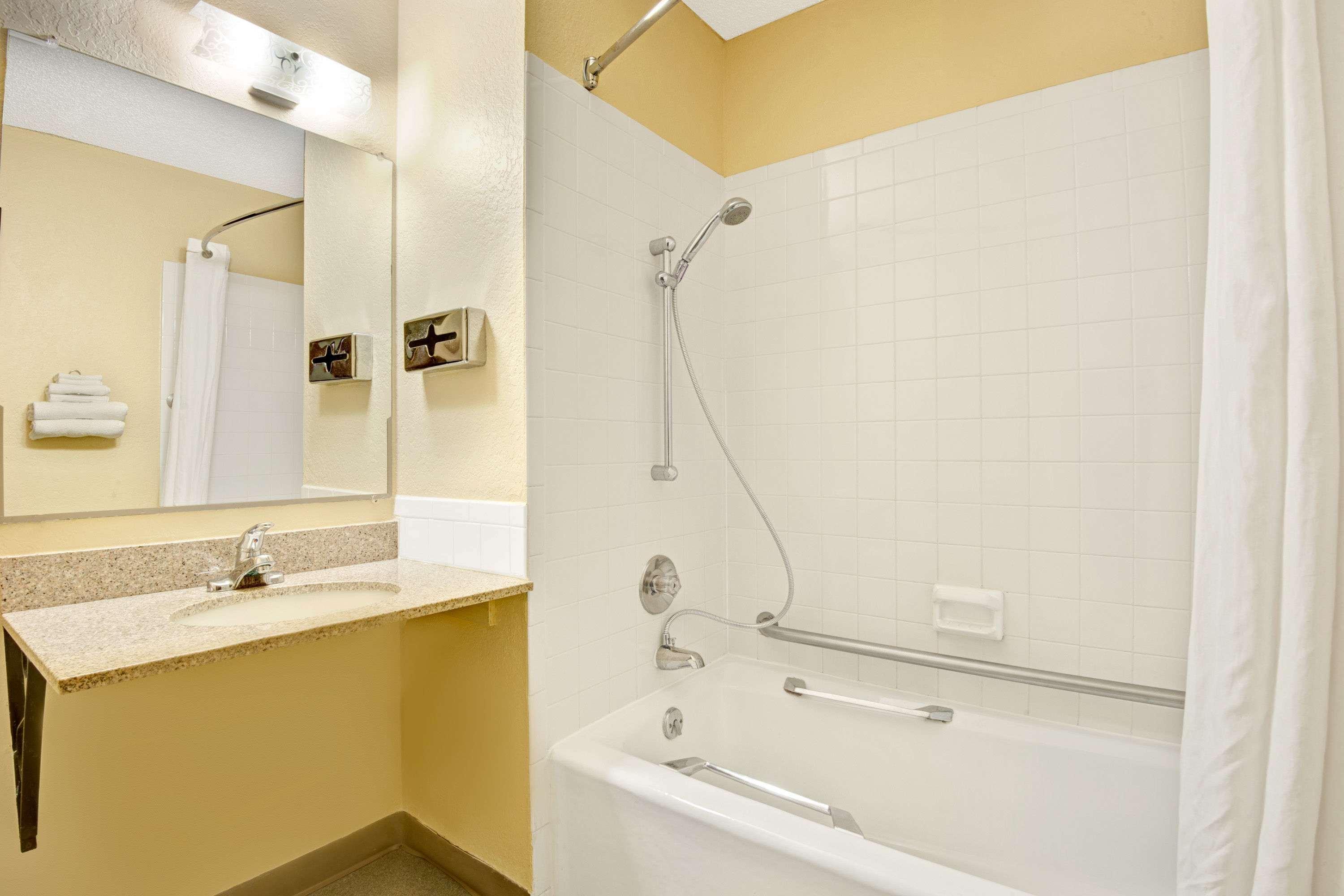 Super 8 By Wyndham Independence Kansas City Extérieur photo